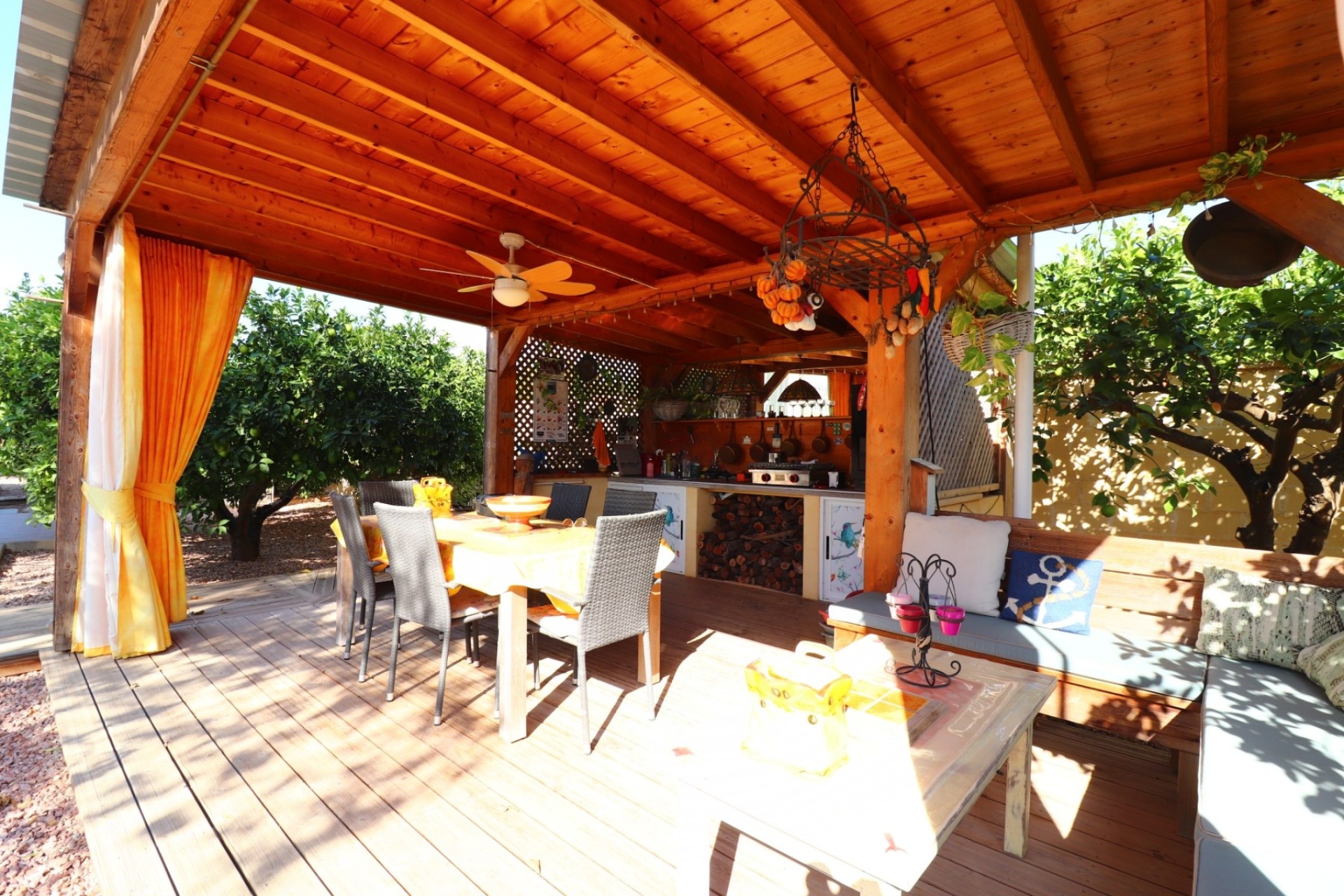 Resale - Finca - Country Property -
Orihuela - La Campaneta