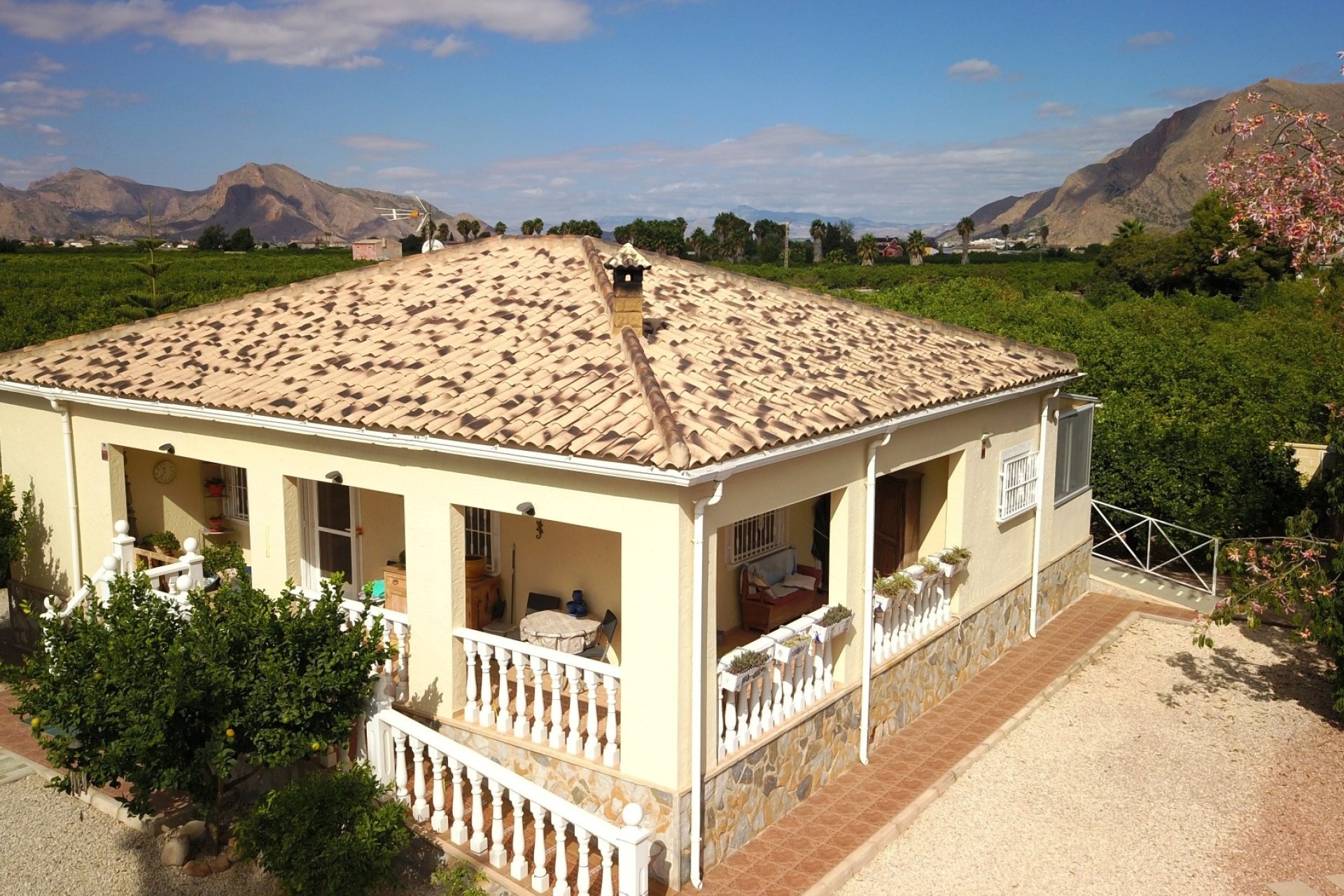 Resale - Finca - Country Property -
Orihuela - La Campaneta