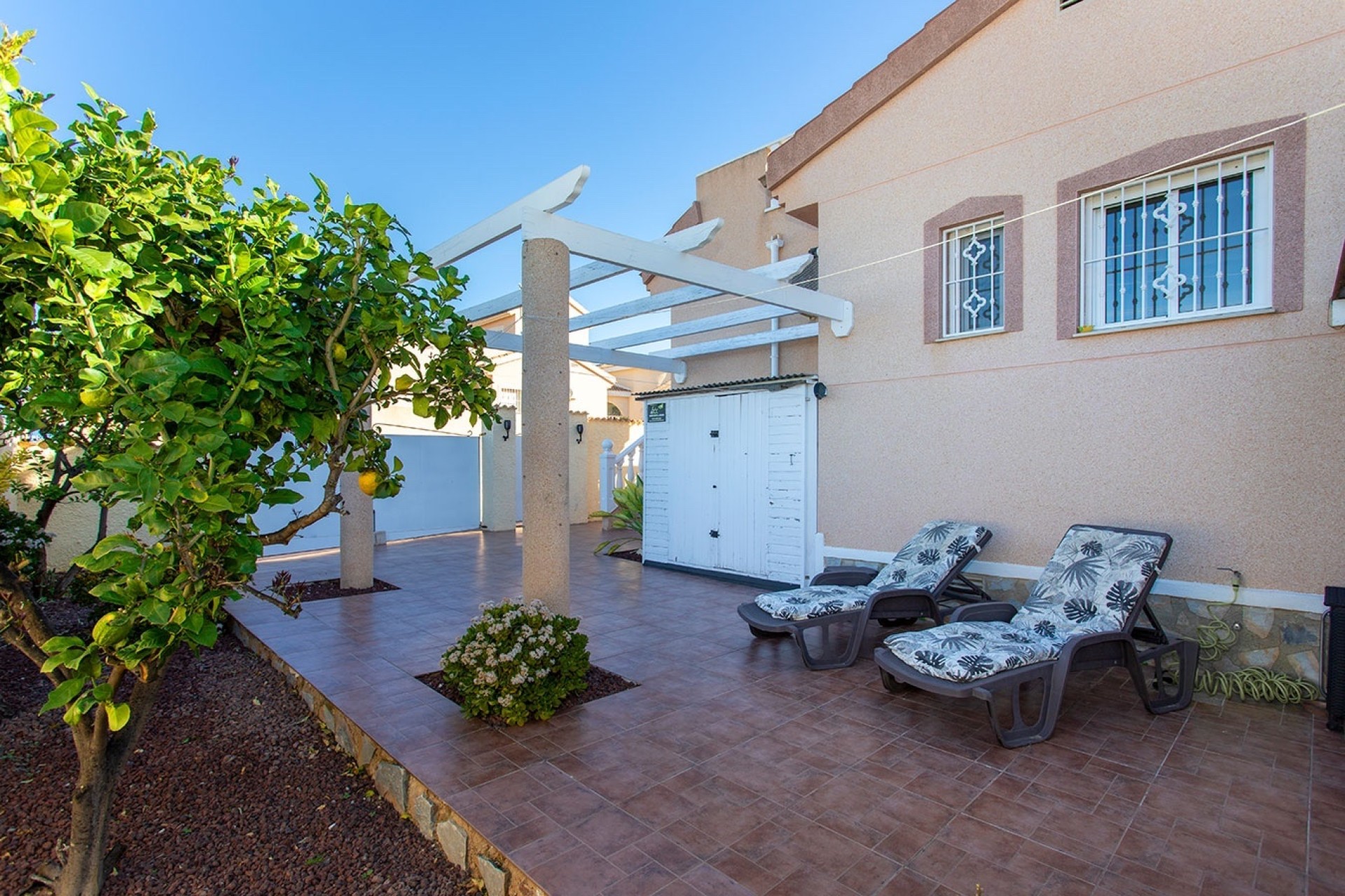 Resale - Finca - Country Property -
Rojales - Pueblo