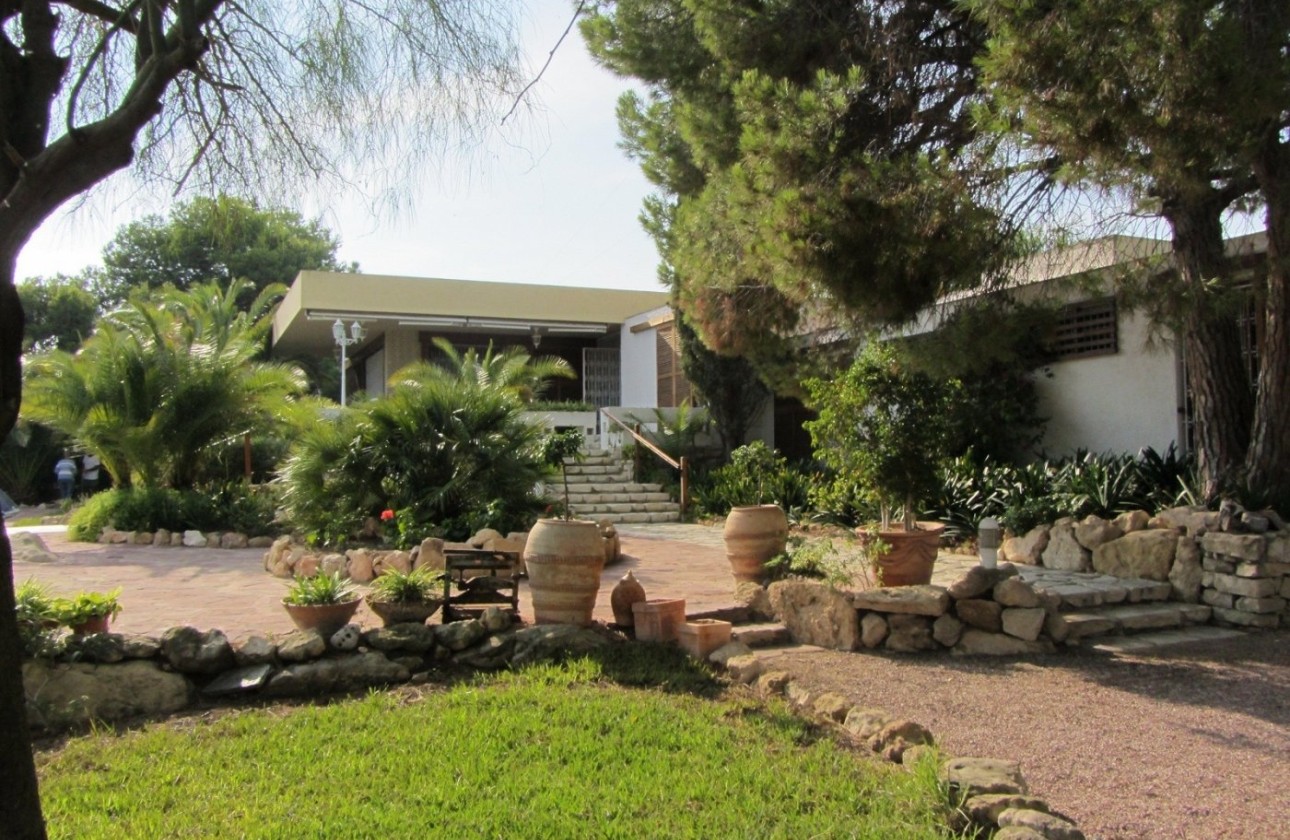 Resale - Finca Landgut -
Alicante
