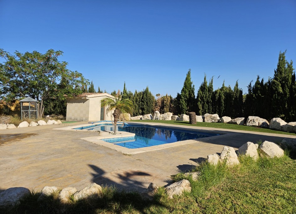 Resale - Finca Landgut -
Novelda