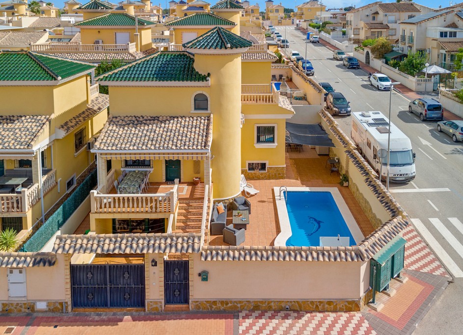 Resale - Freistehende Villa -
Algorfa