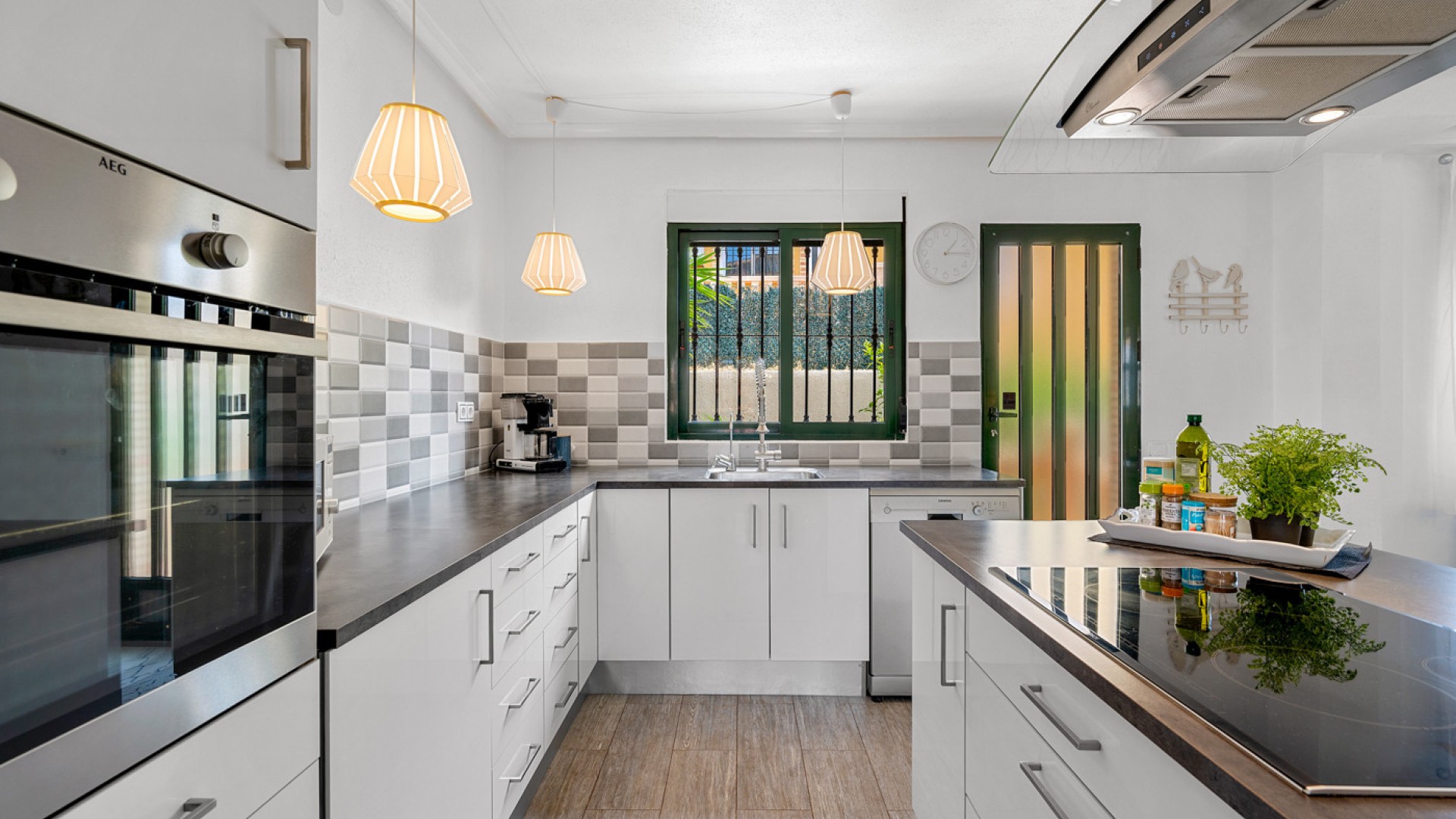 Resale - Freistehende Villa -
Algorfa