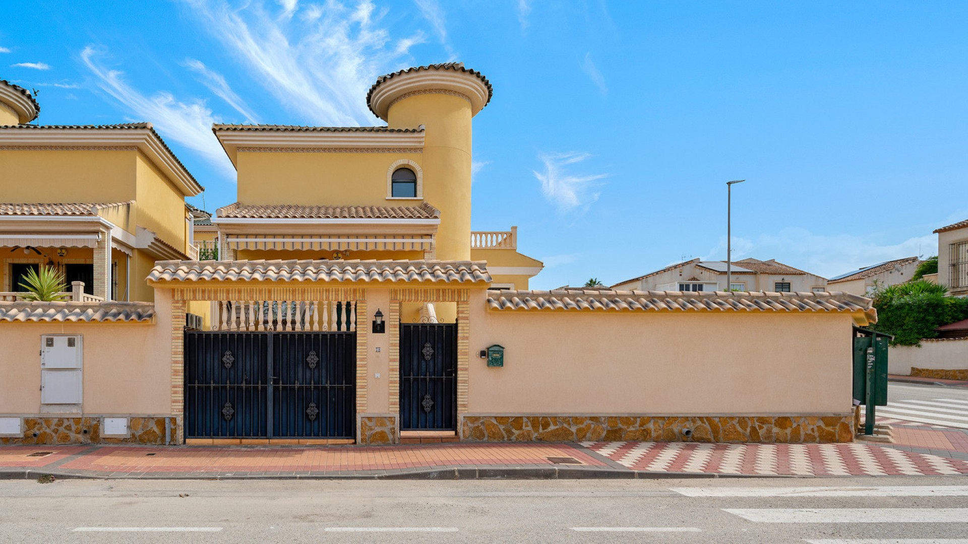 Resale - Freistehende Villa -
Algorfa