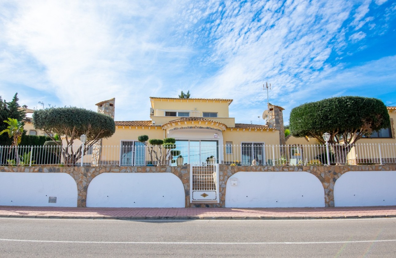 Resale - Freistehende Villa -
Algorfa