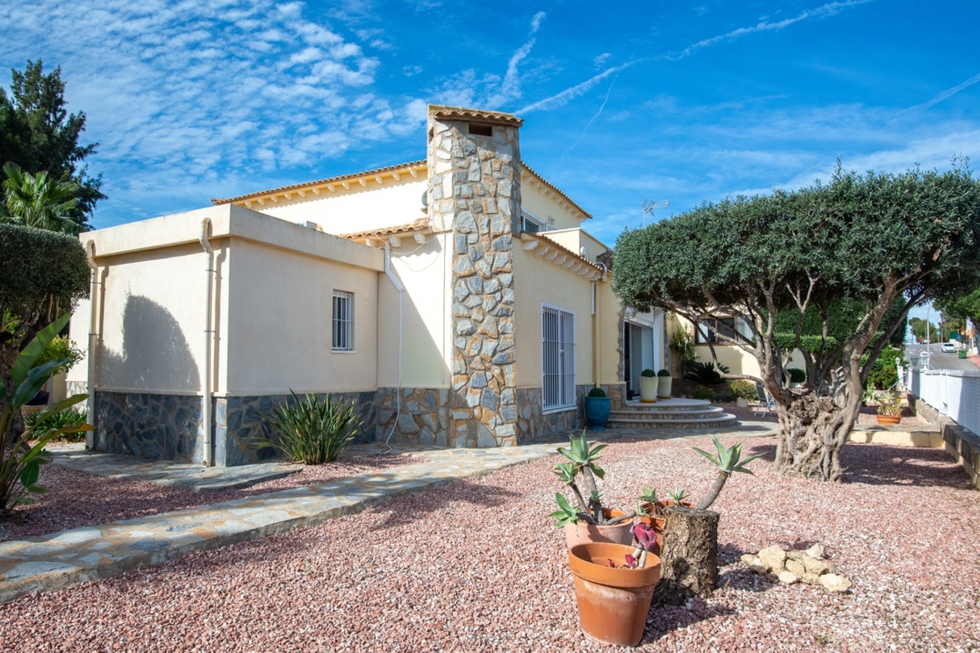 Resale - Freistehende Villa -
Algorfa