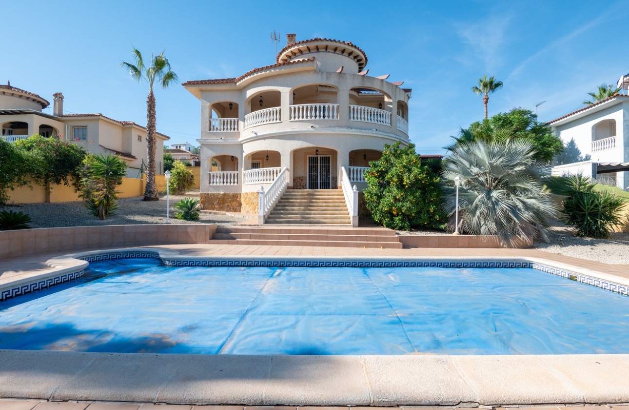 Resale - Freistehende Villa -
Algorfa