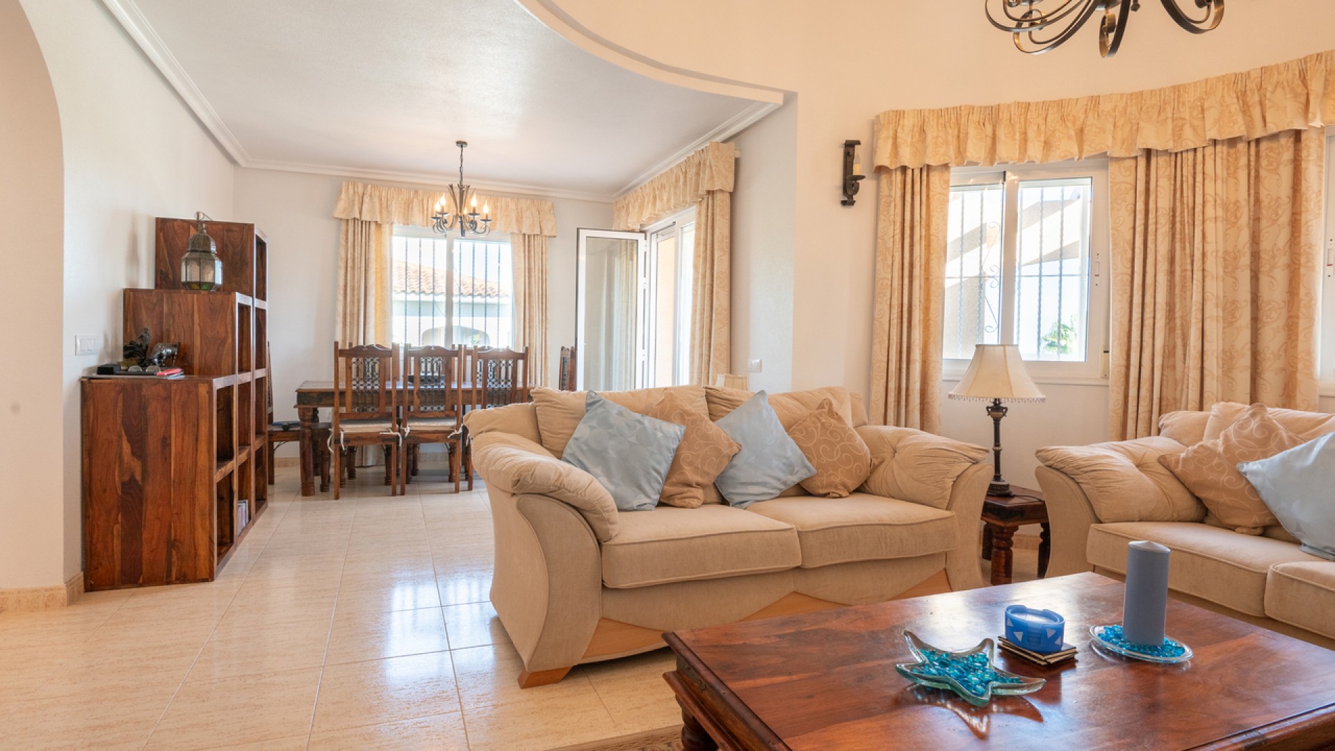 Resale - Freistehende Villa -
Algorfa