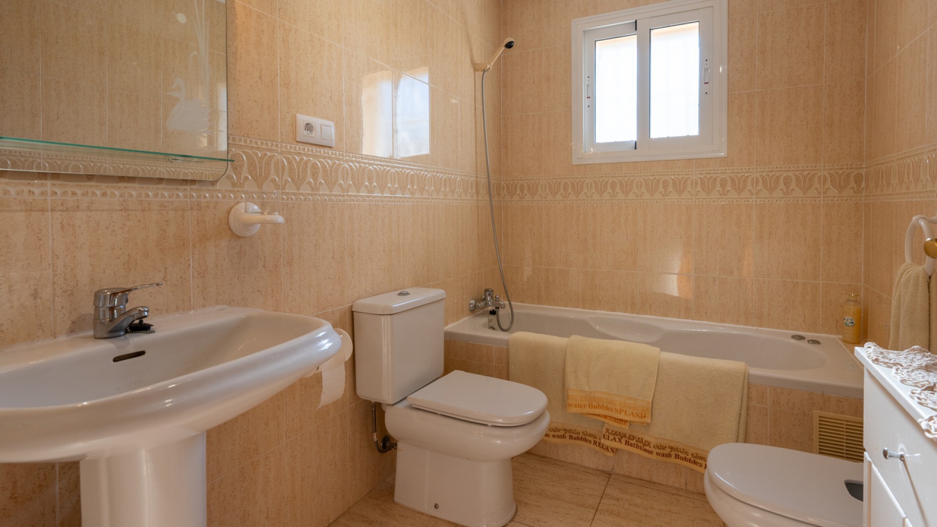 Resale - Freistehende Villa -
Algorfa