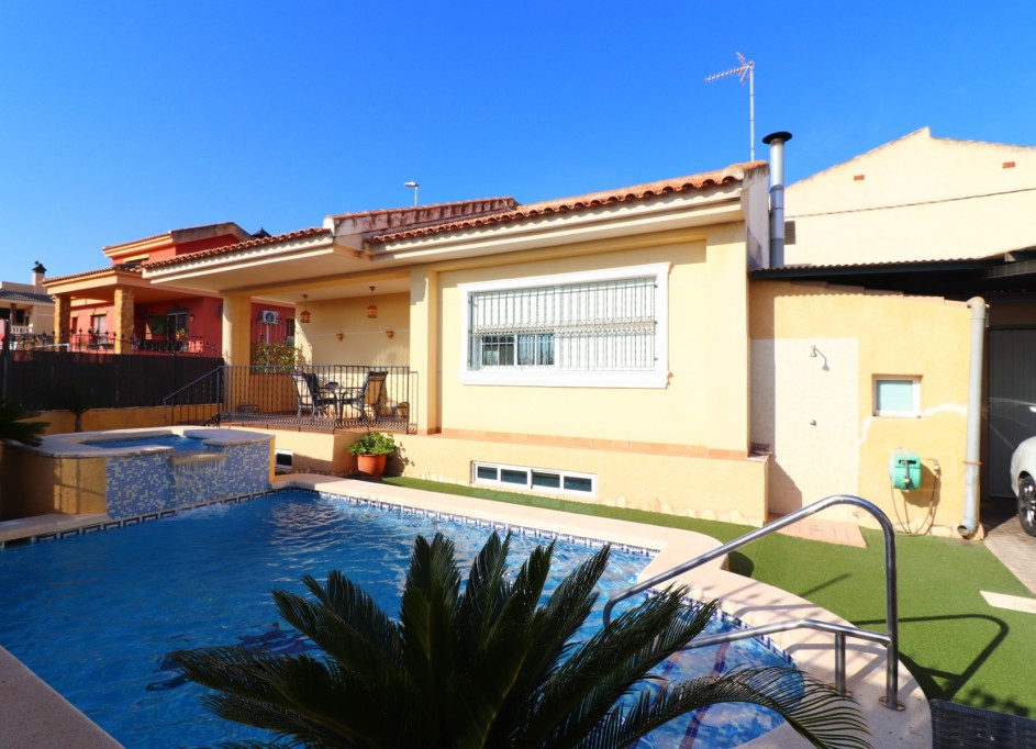Resale - Freistehende Villa -
Almoradi - El Saladar