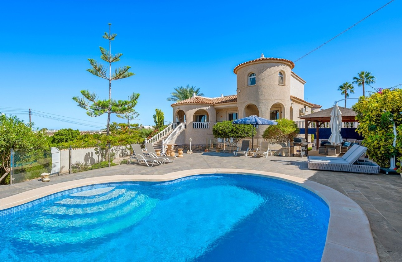 Resale - Freistehende Villa -
Almoradí - Inland