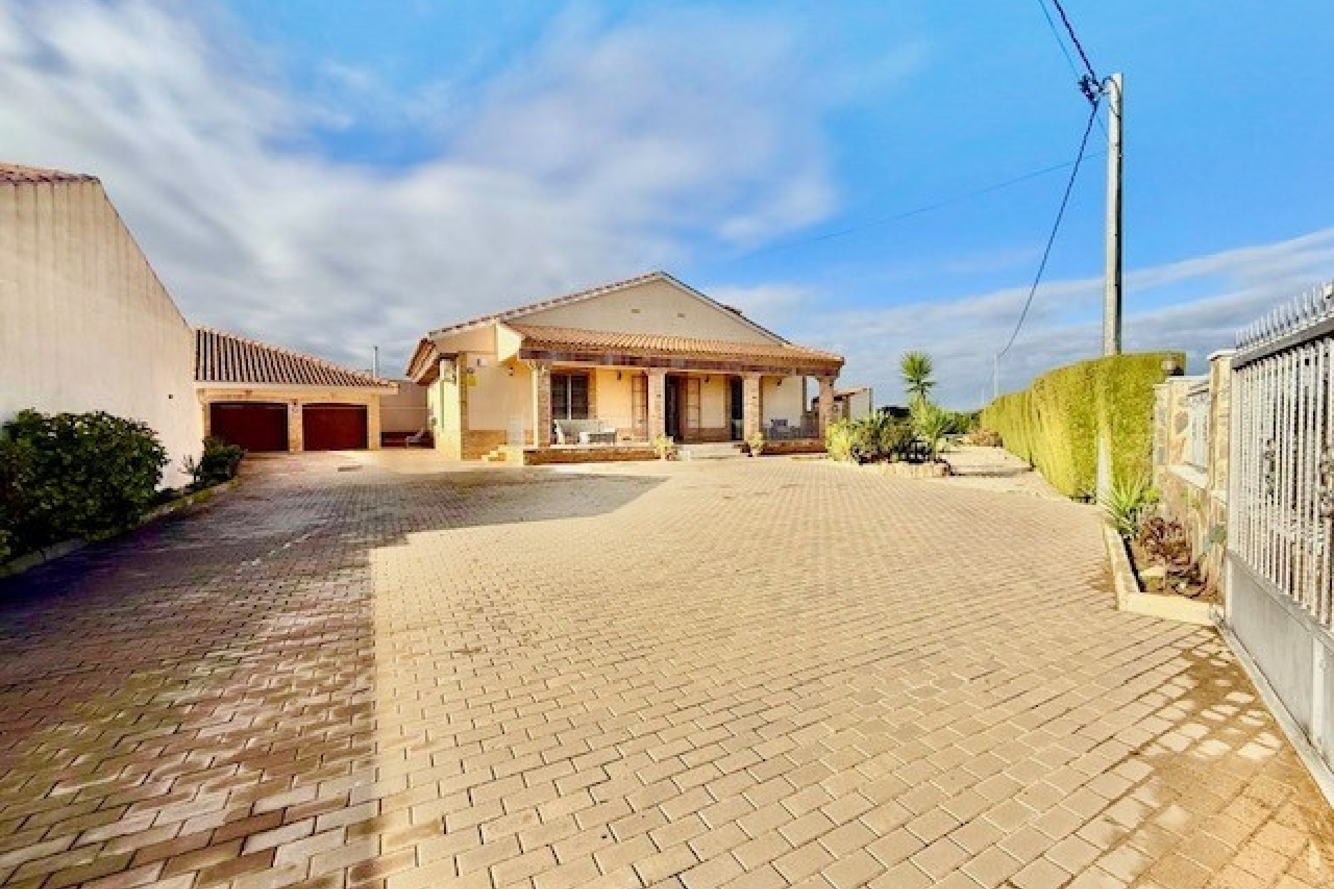 Resale - Freistehende Villa -
Avileses - Inland