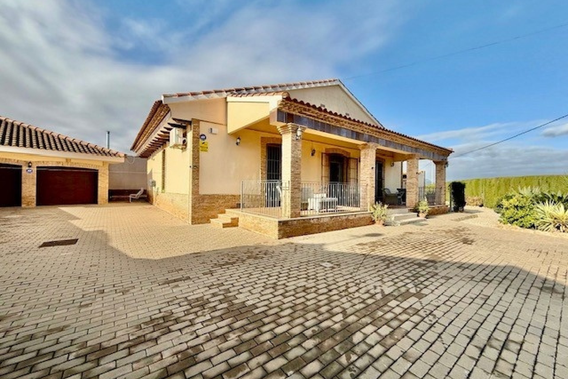 Resale - Freistehende Villa -
Avileses - Inland