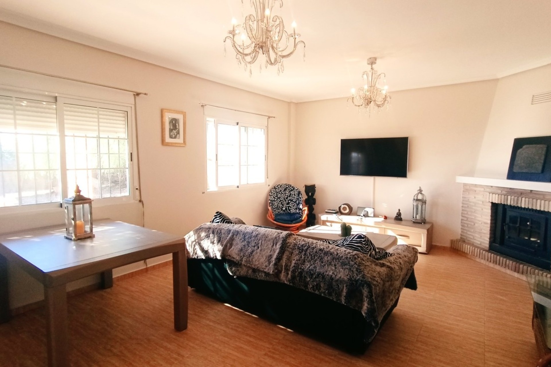 Resale - Freistehende Villa -
Avileses - Inland