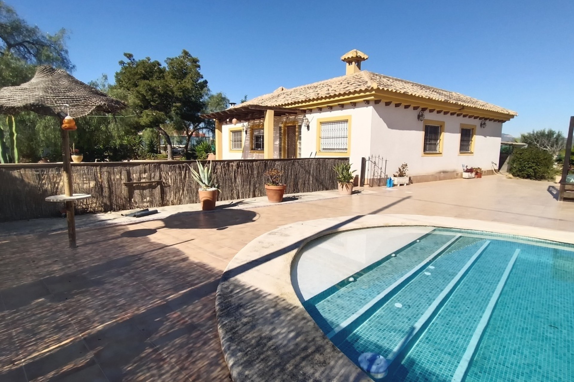 Resale - Freistehende Villa -
Avileses - Inland