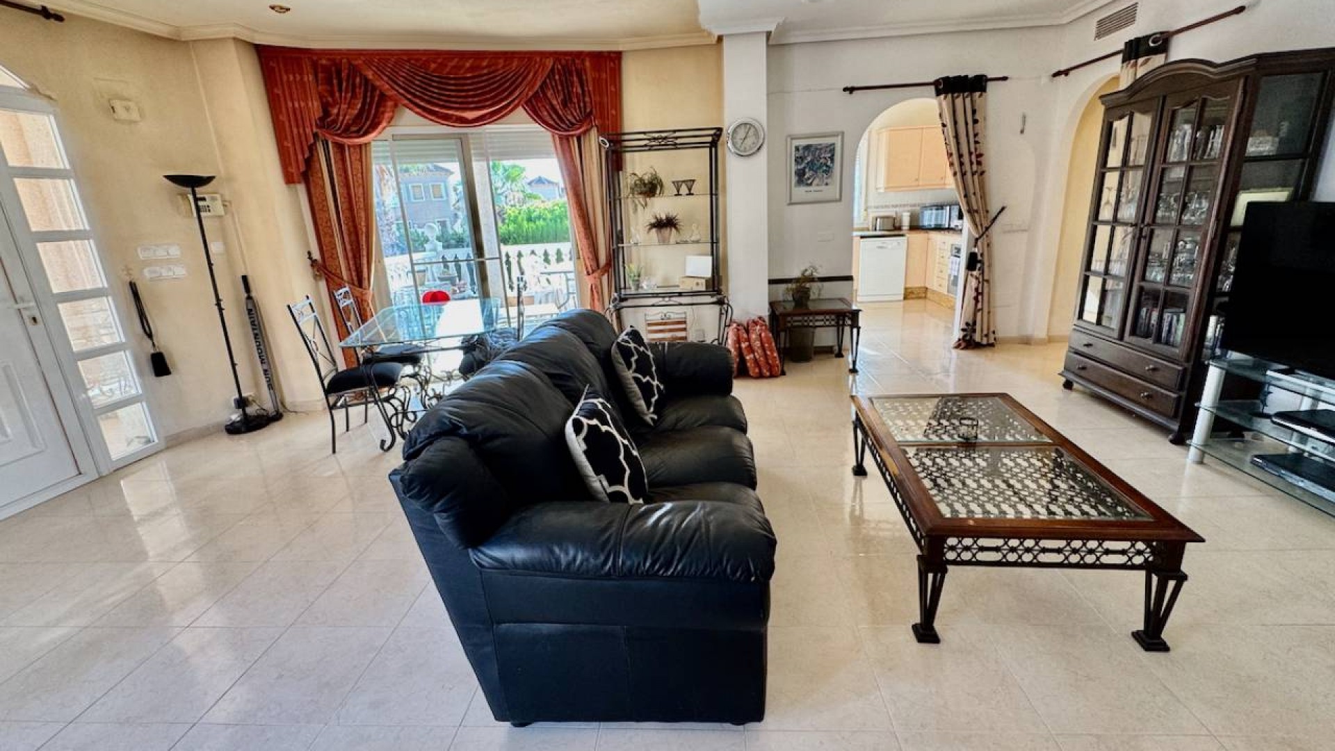 Resale - Freistehende Villa -
Benferri