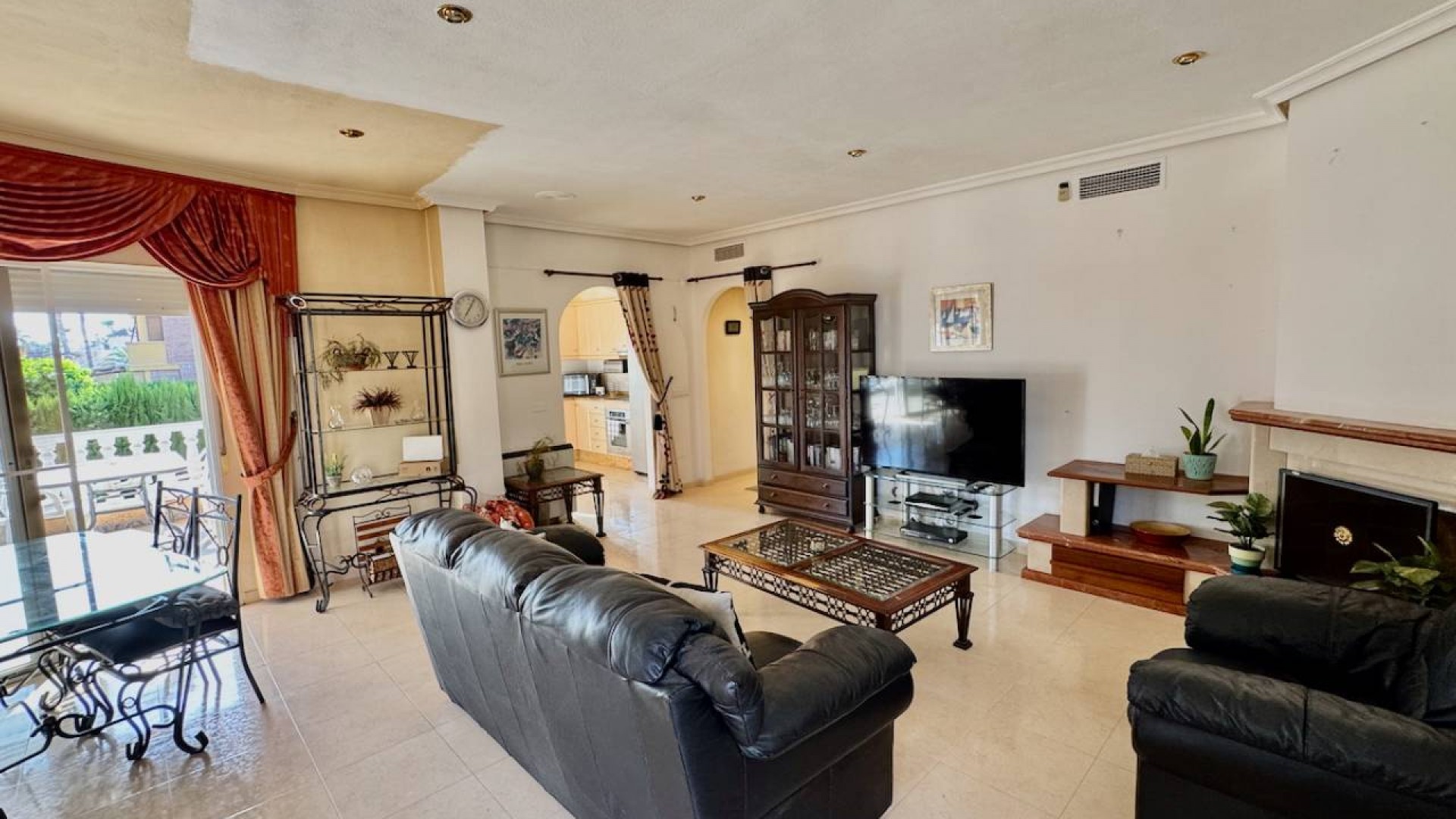 Resale - Freistehende Villa -
Benferri