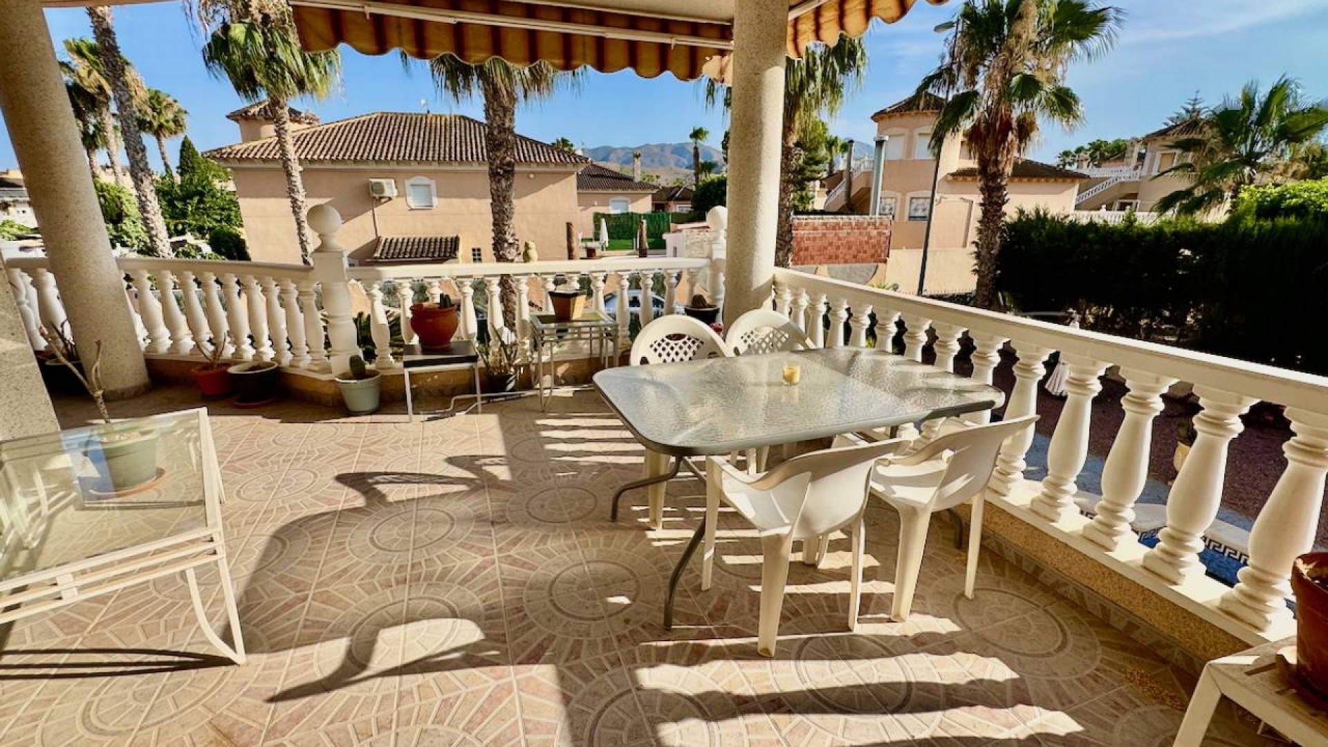 Resale - Freistehende Villa -
Benferri