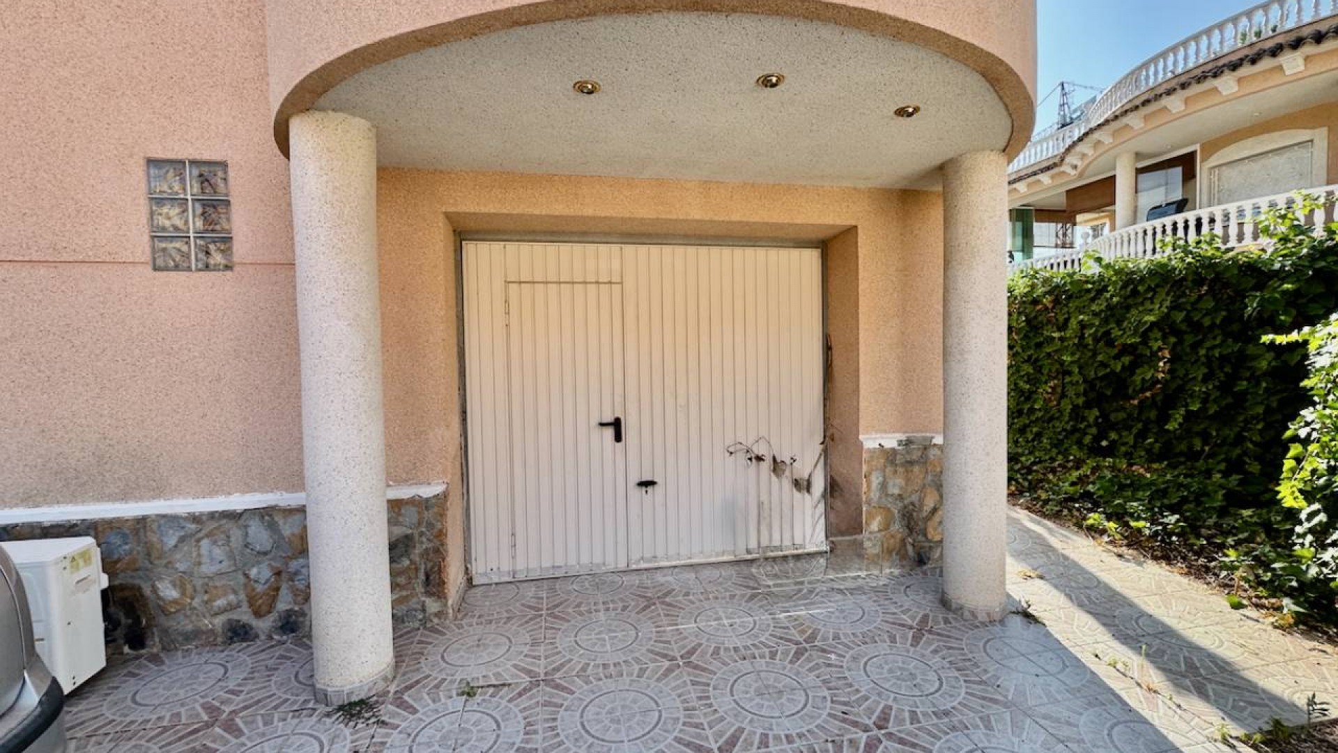 Resale - Freistehende Villa -
Benferri