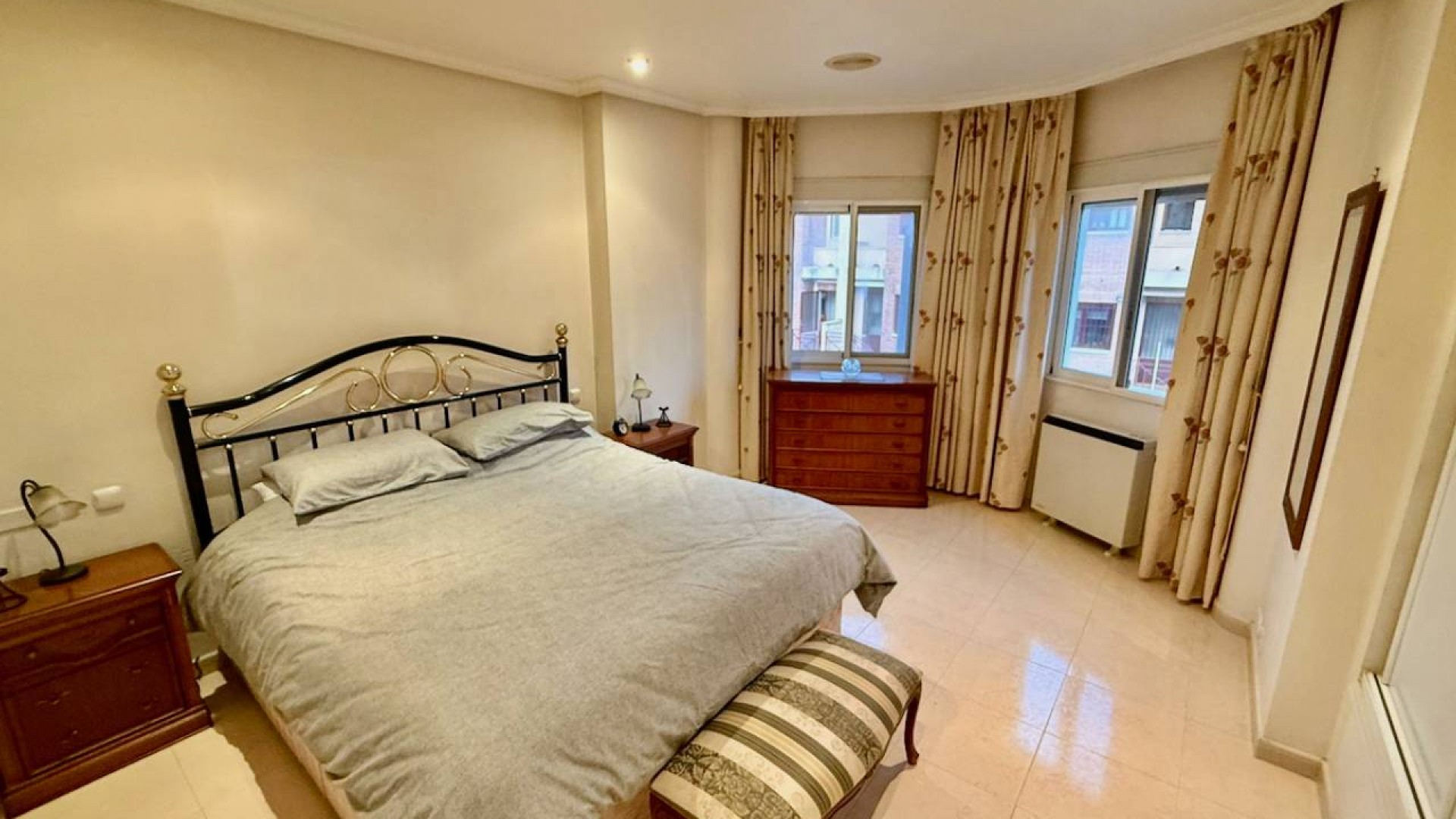 Resale - Freistehende Villa -
Benferri