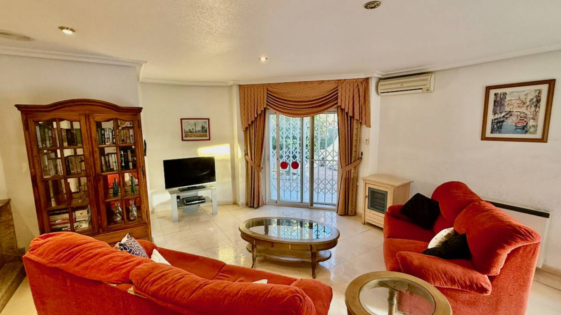 Resale - Freistehende Villa -
Benferri