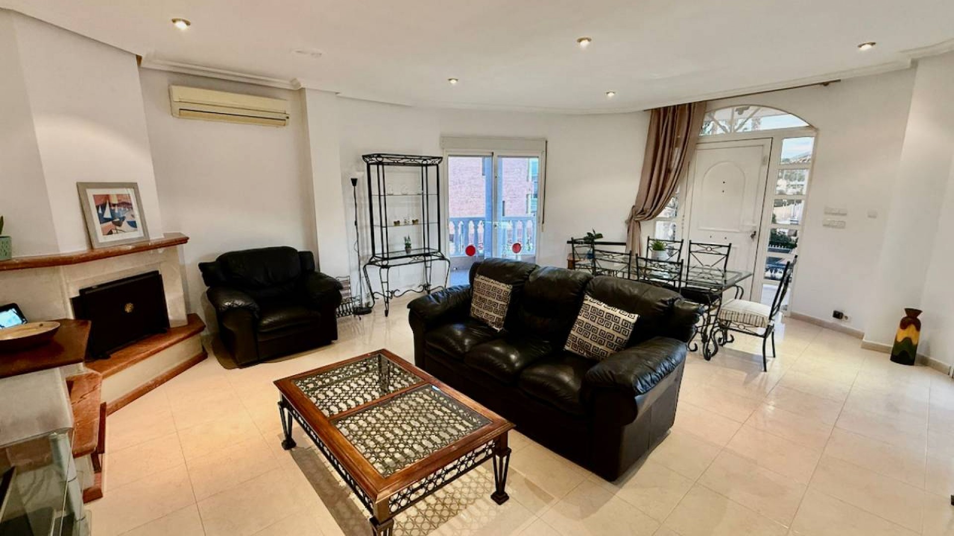 Resale - Freistehende Villa -
Benferri