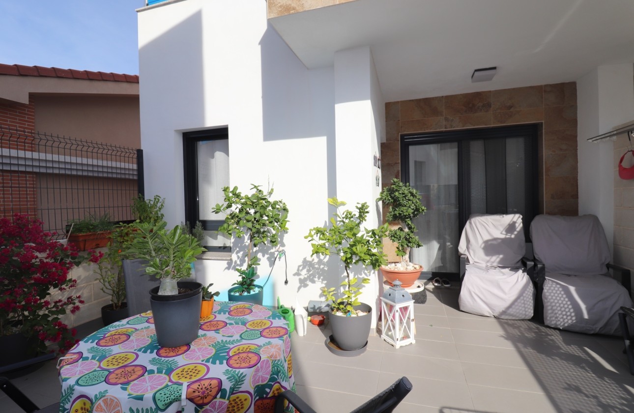 Resale - Freistehende Villa -
Bigastro