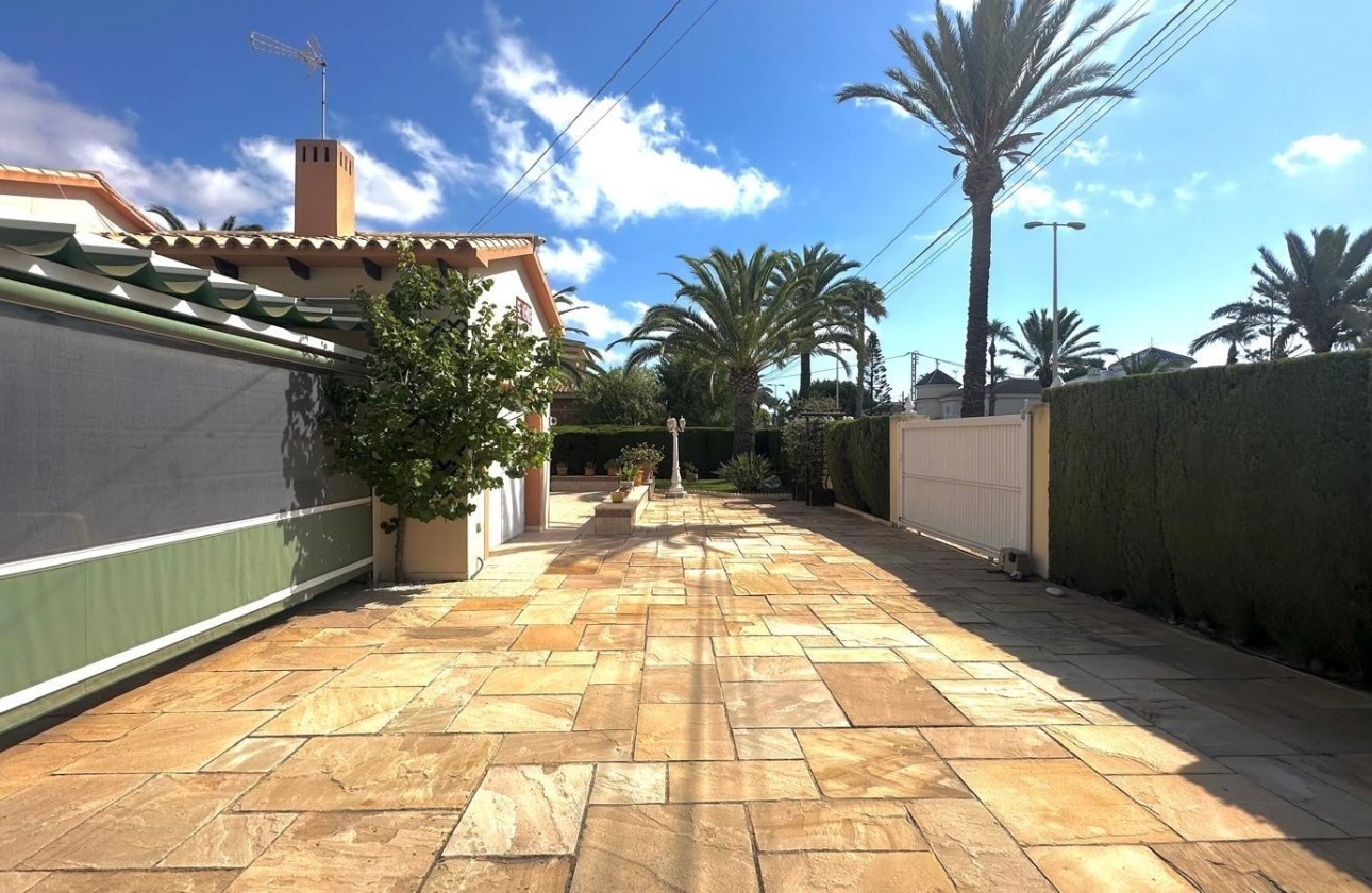 Resale - Freistehende Villa -
Cabo Roig - Costa Blanca