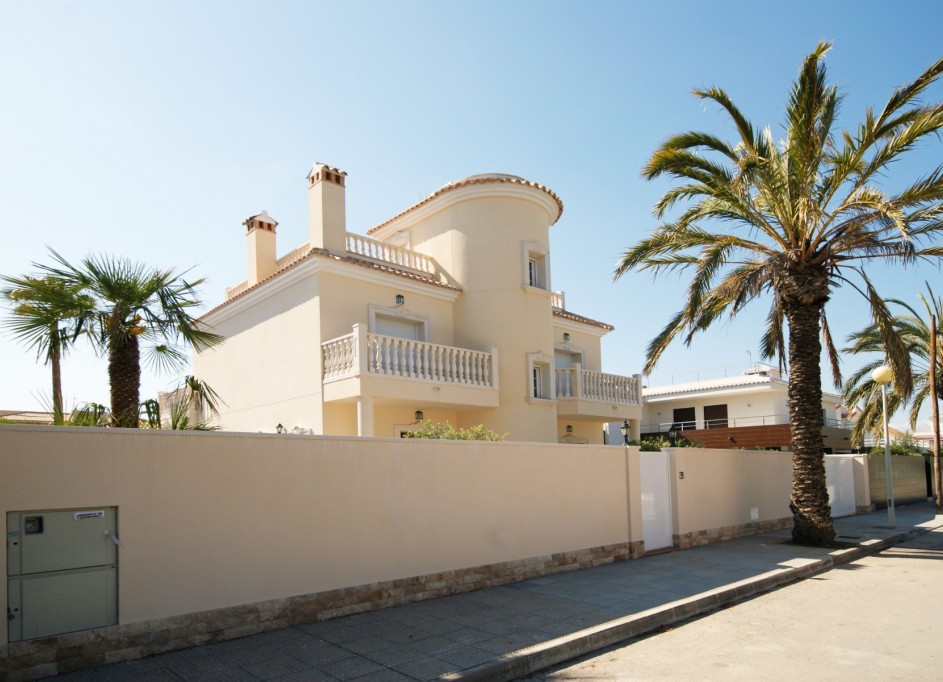 Resale - Freistehende Villa -
Cabo Roig - MUY CERCA DE LA PLAYA