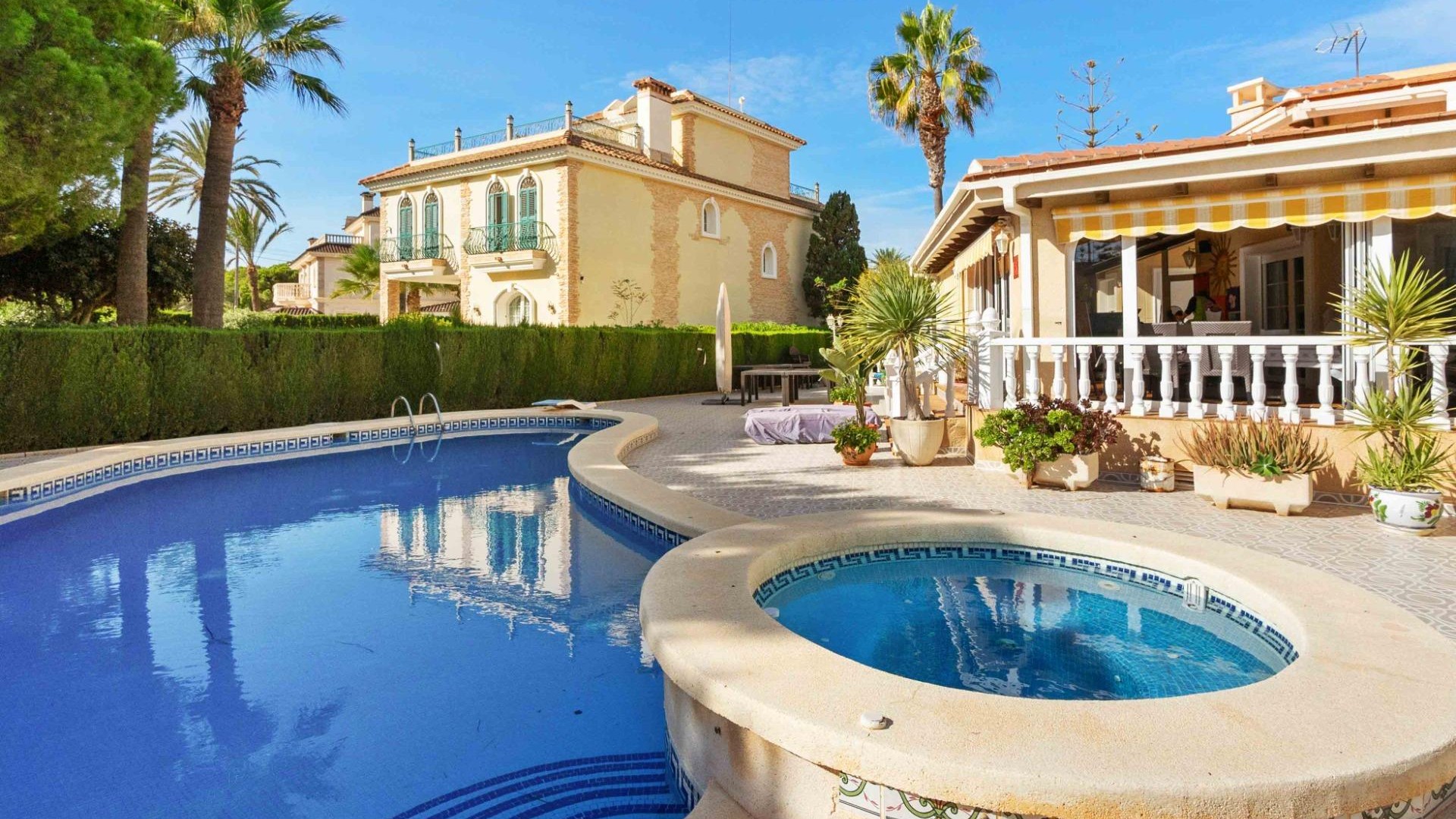 Resale - Freistehende Villa -
Cabo Roig - MUY CERCA DE LA PLAYA
