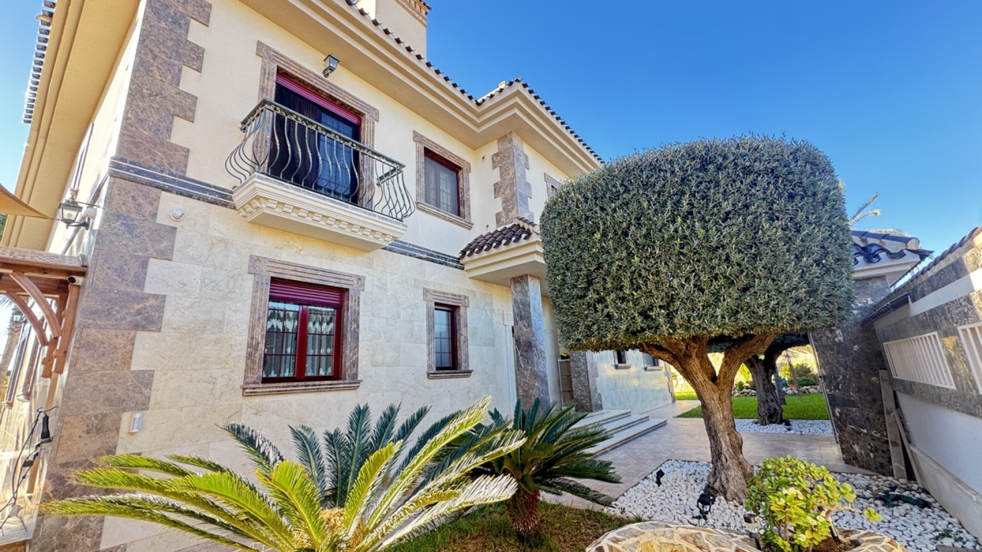 Resale - Freistehende Villa -
Cabo Roig