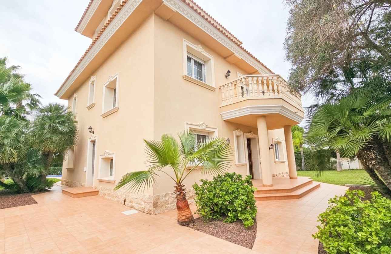 Resale - Freistehende Villa -
Cabo Roig