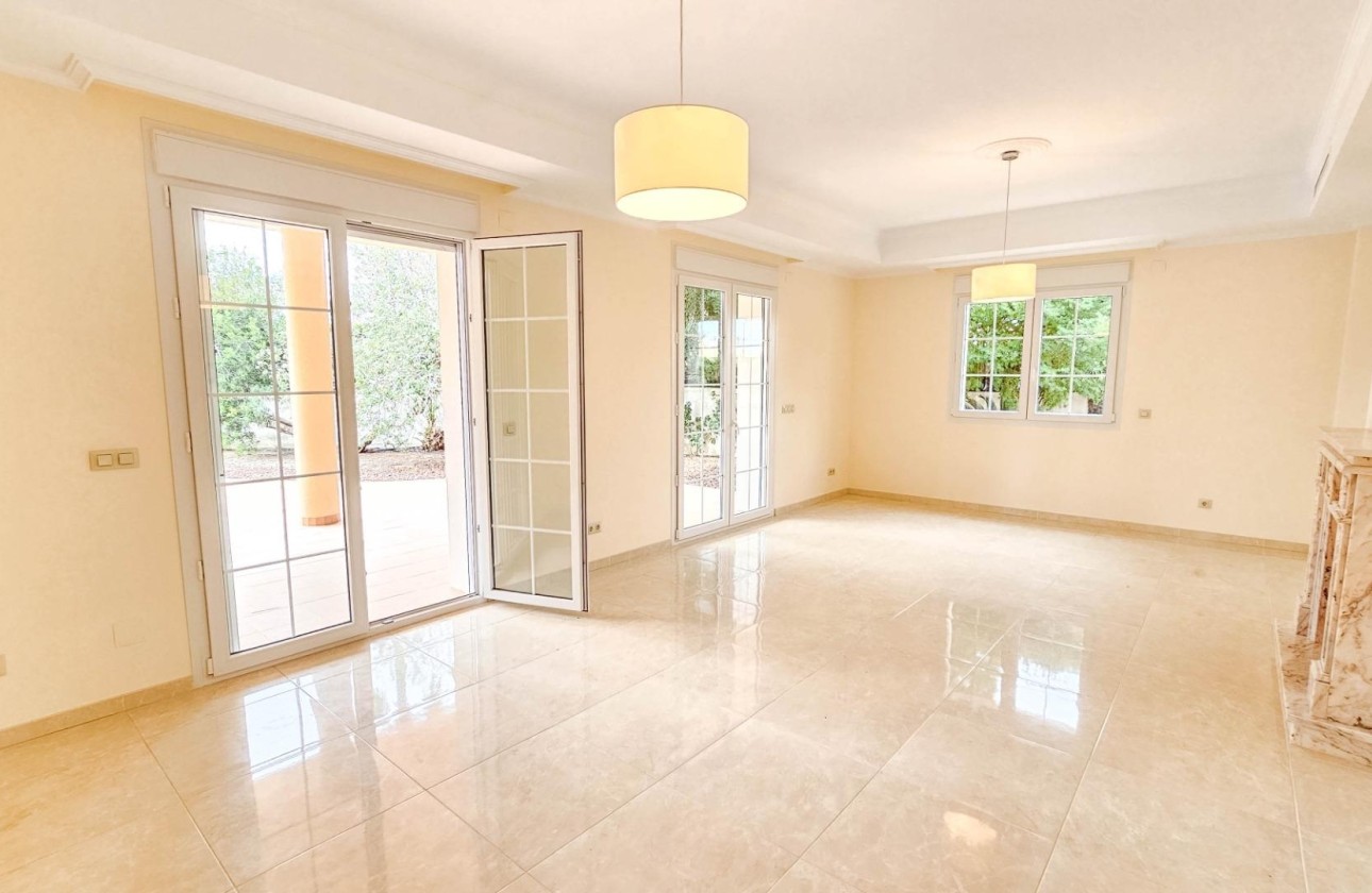 Resale - Freistehende Villa -
Cabo Roig