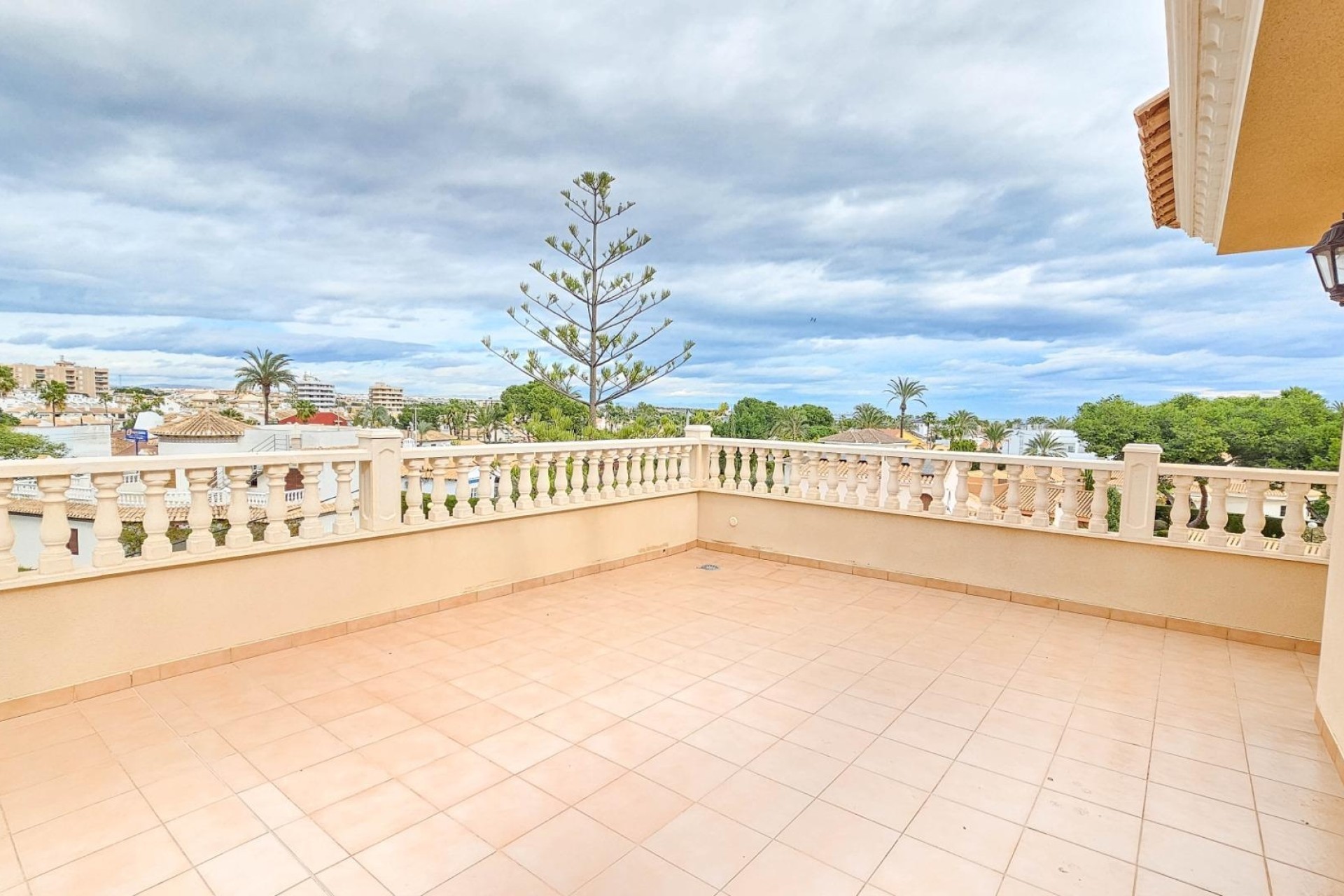 Resale - Freistehende Villa -
Cabo Roig