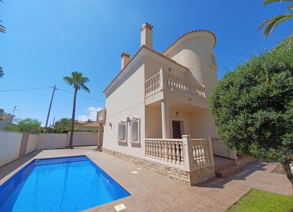 Resale - Freistehende Villa -
Cabo Roig