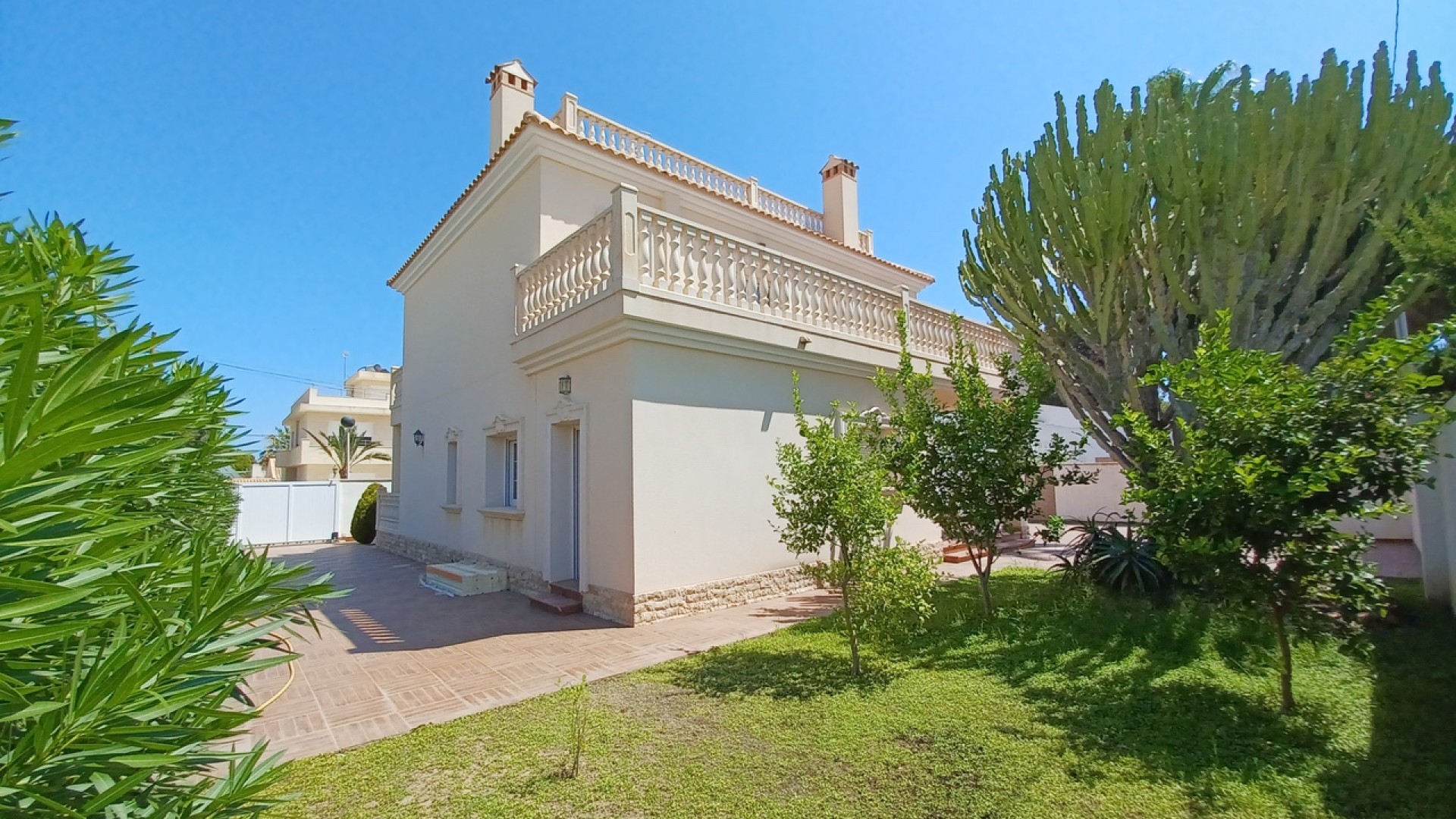Resale - Freistehende Villa -
Cabo Roig
