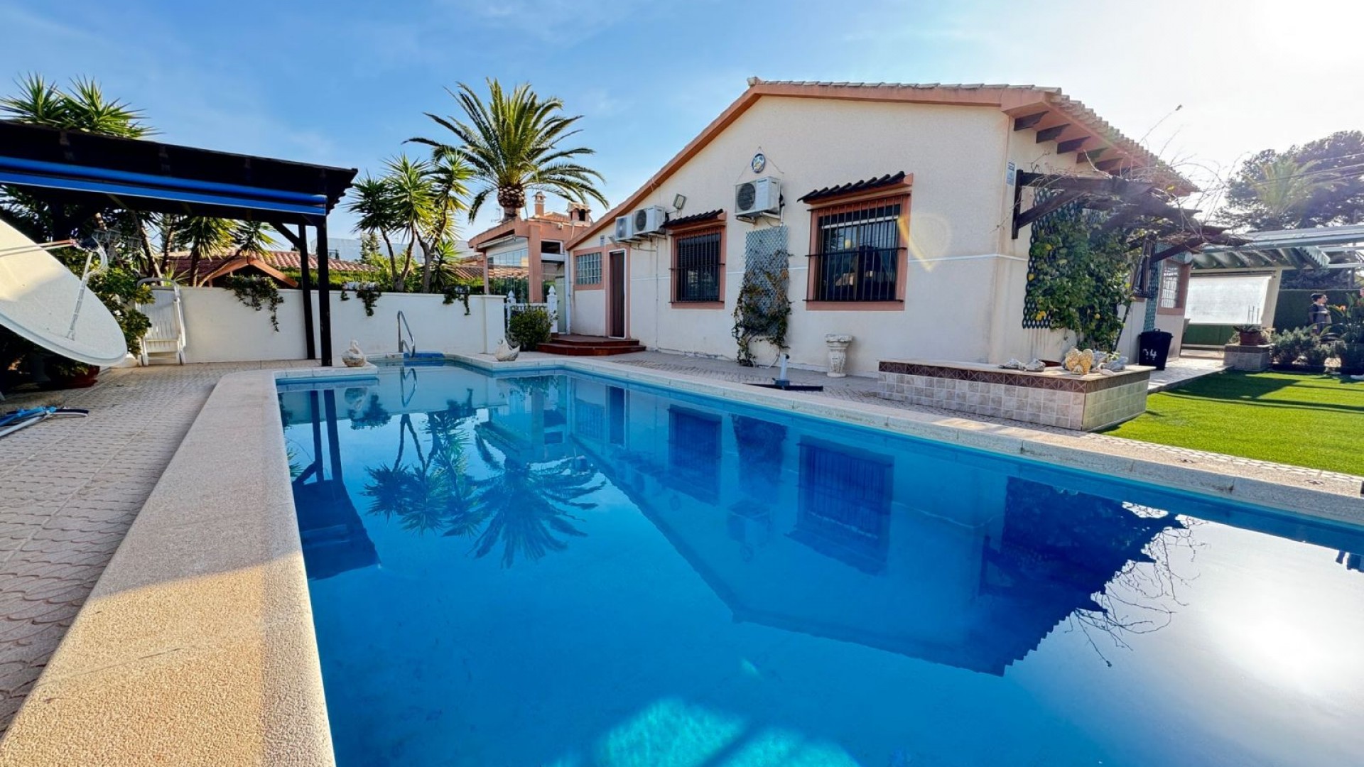 Resale - Freistehende Villa -
Cabo Roig