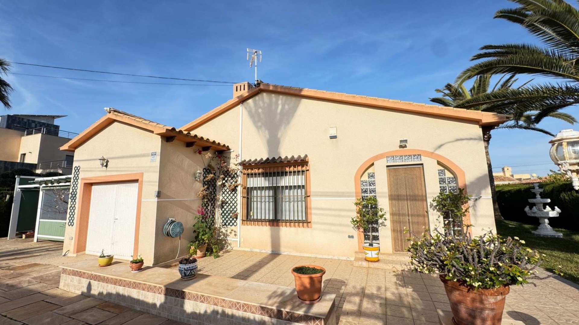 Resale - Freistehende Villa -
Cabo Roig