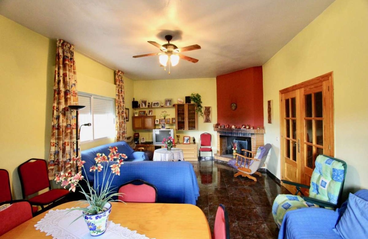 Resale - Freistehende Villa -
Cañadas de San Pedro - Inland