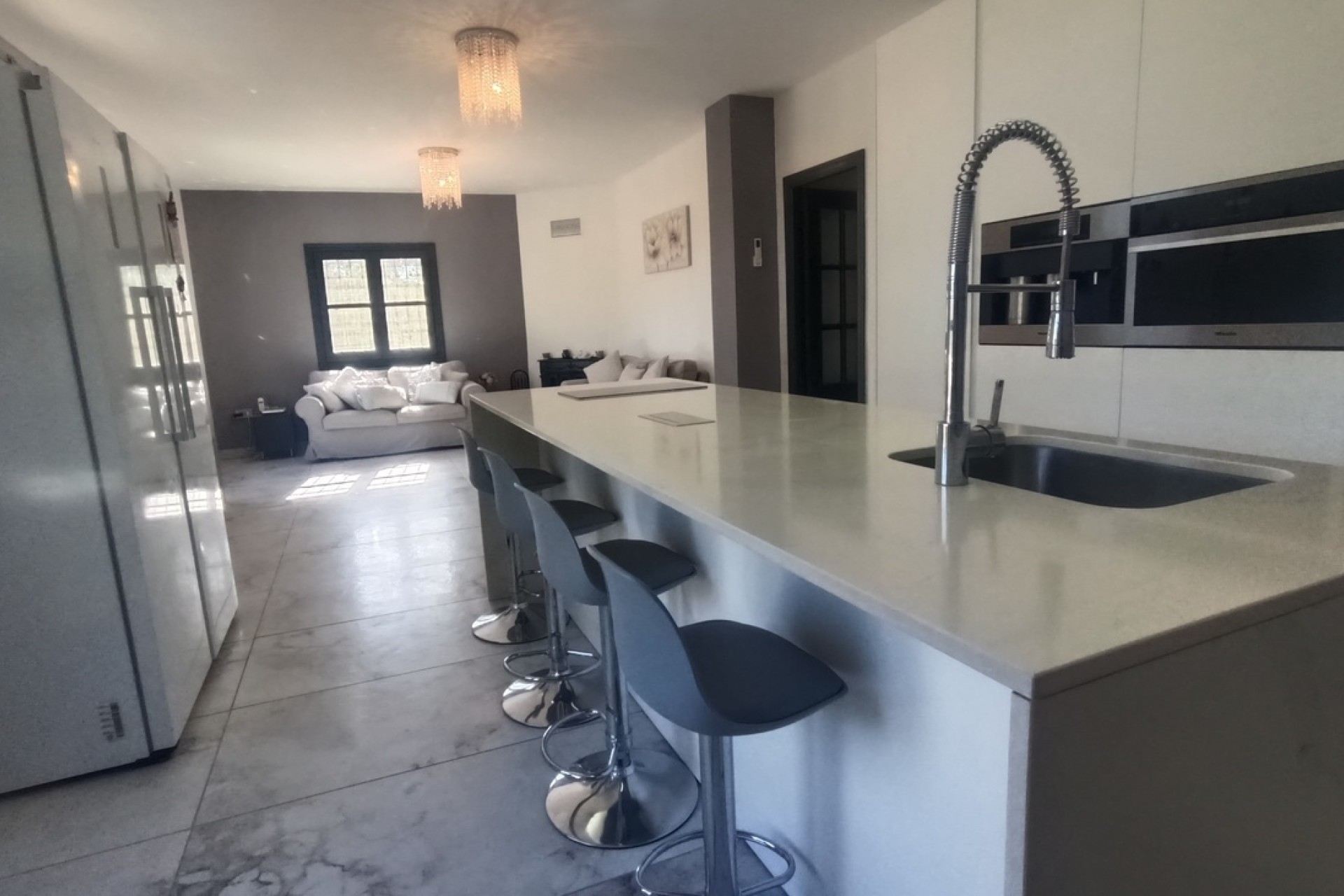 Resale - Freistehende Villa -
Cañadas de San Pedro - Inland