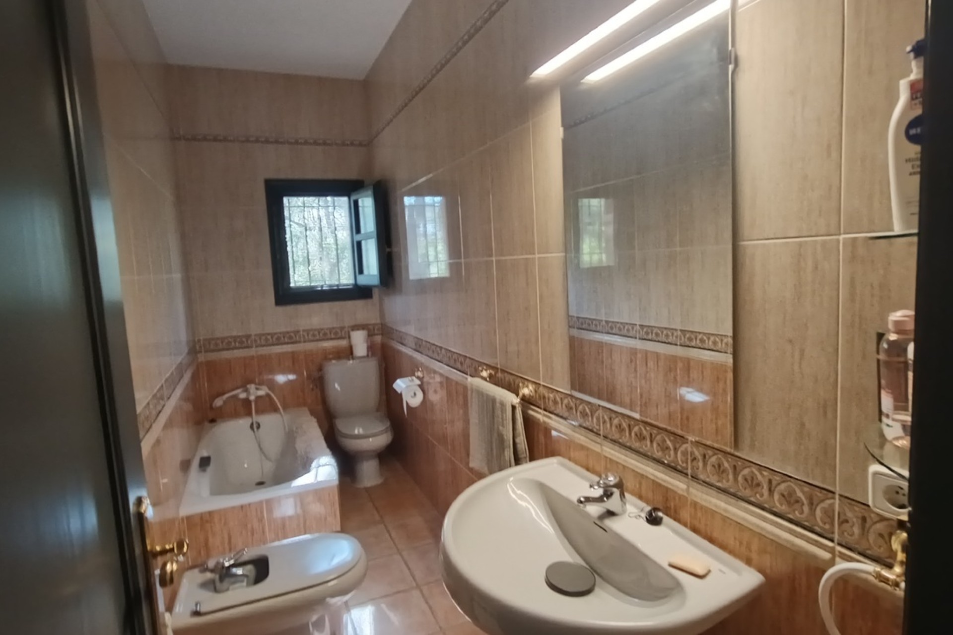 Resale - Freistehende Villa -
Cañadas de San Pedro - Inland