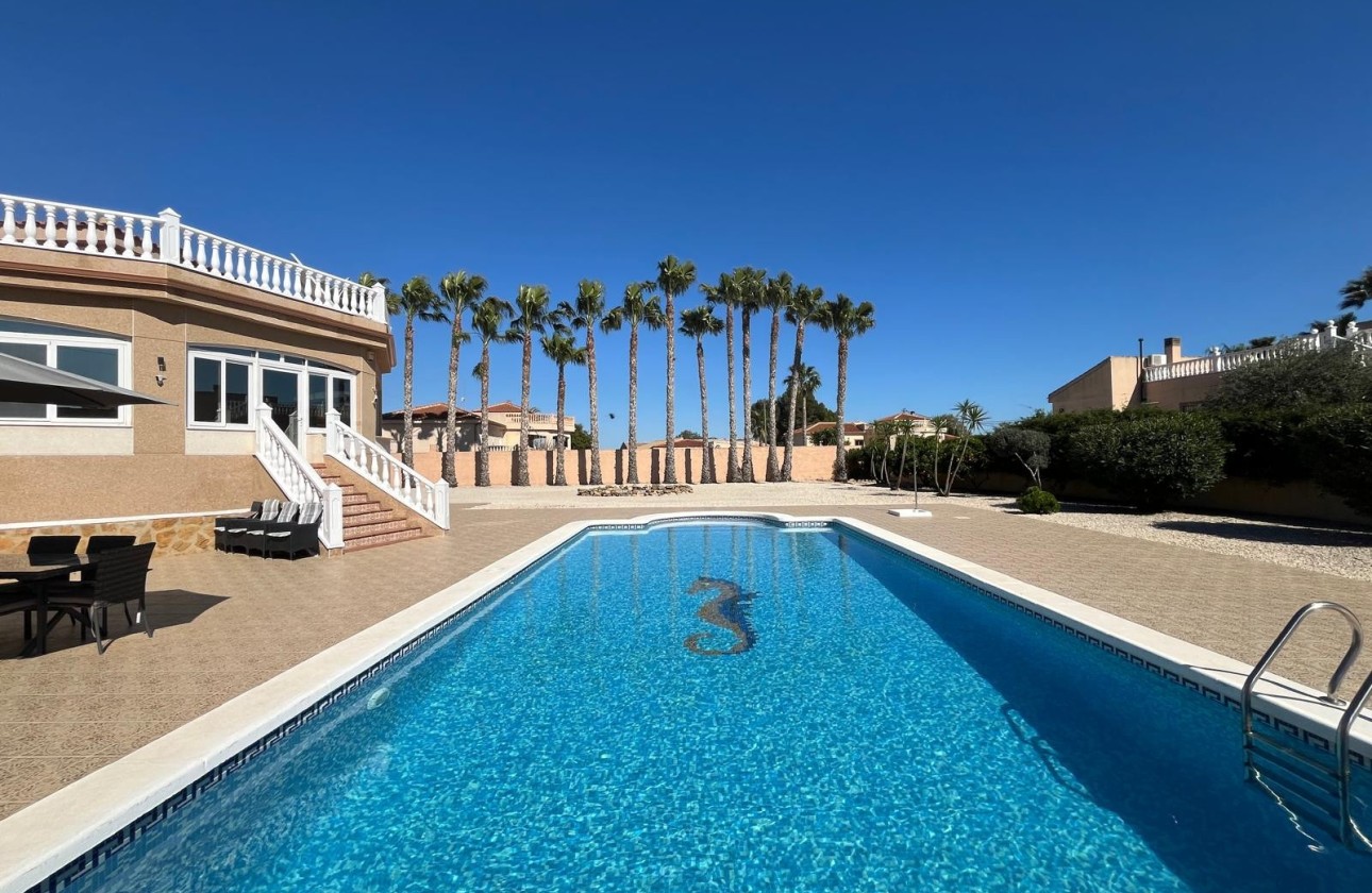 Resale - Freistehende Villa -
Catral
