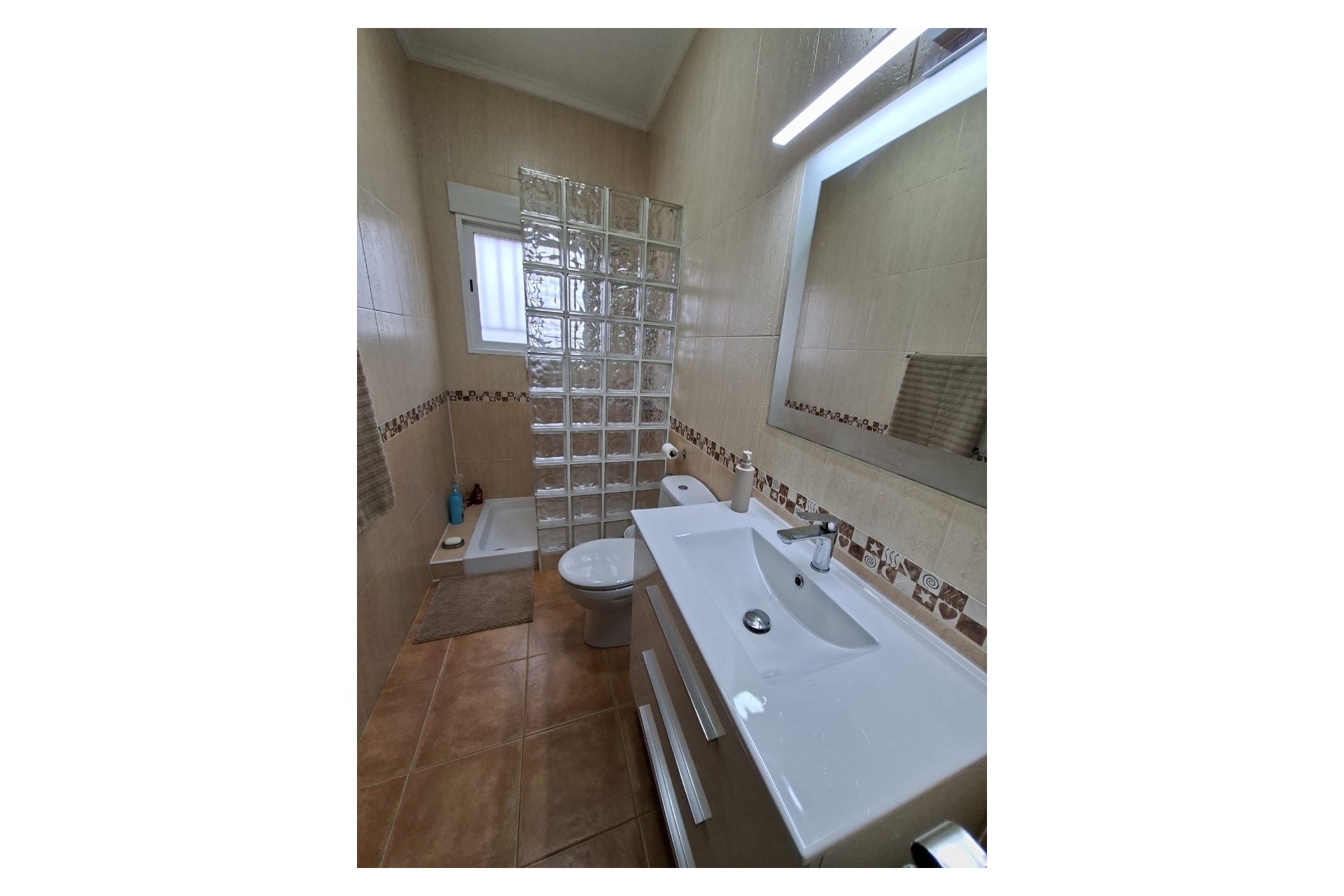 Resale - Freistehende Villa -
Catral