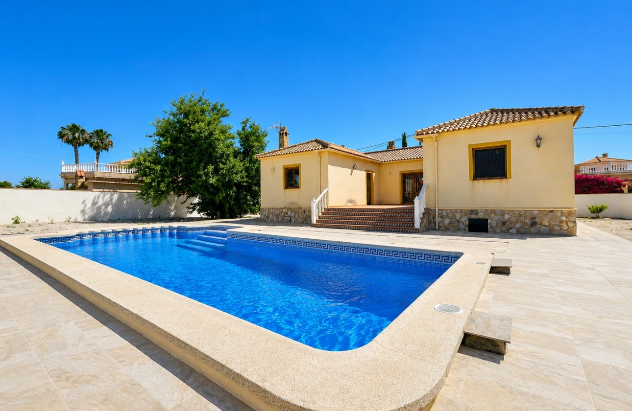 Resale - Freistehende Villa -
Catral