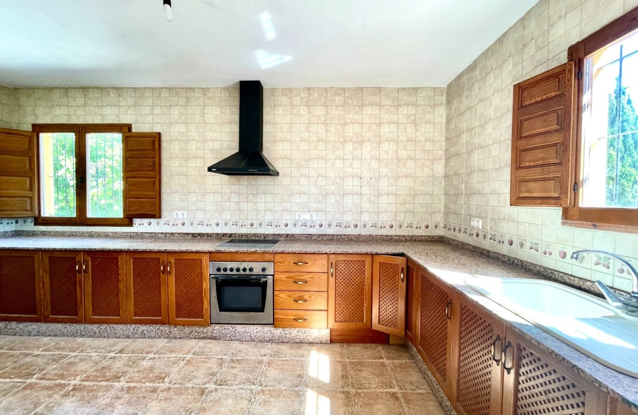 Resale - Freistehende Villa -
Catral