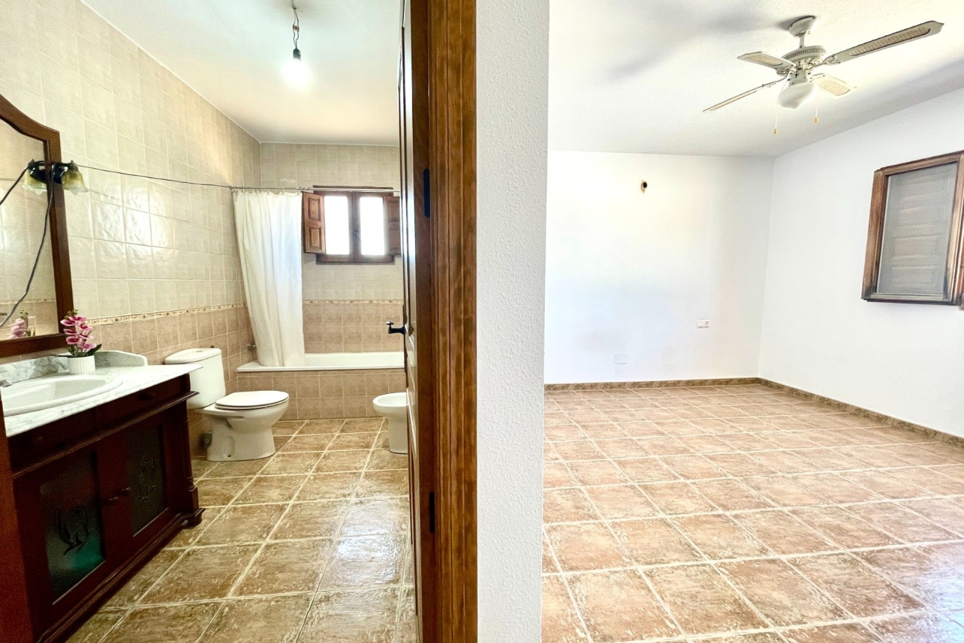 Resale - Freistehende Villa -
Catral