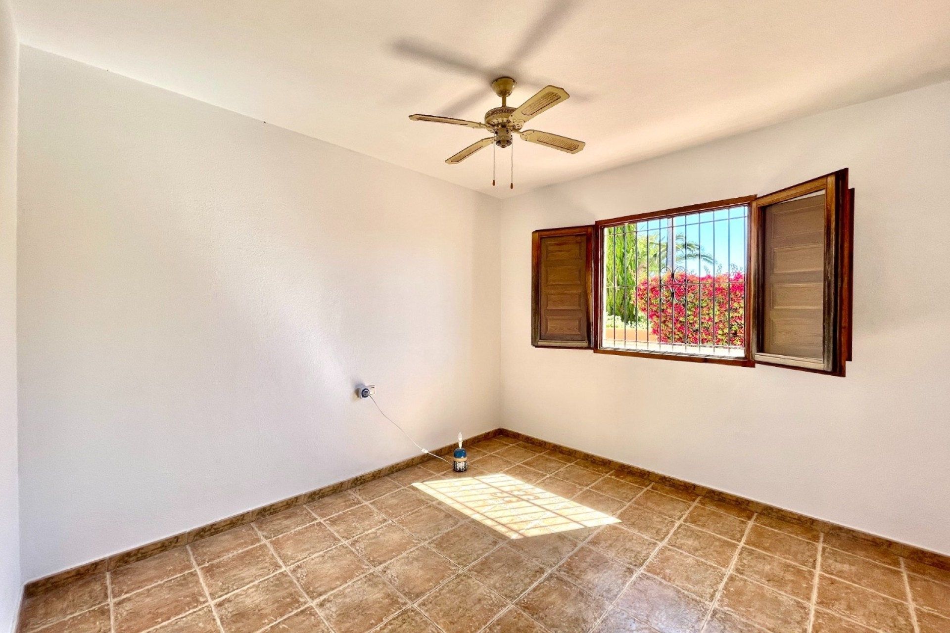 Resale - Freistehende Villa -
Catral