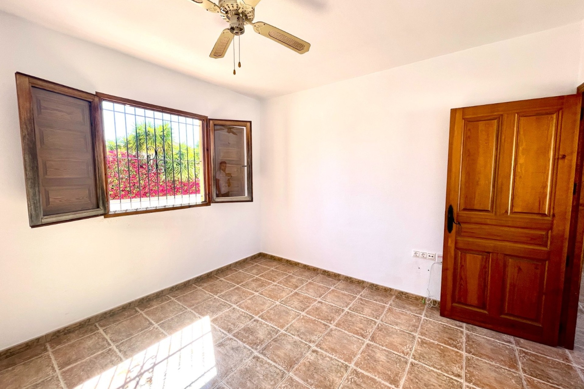Resale - Freistehende Villa -
Catral