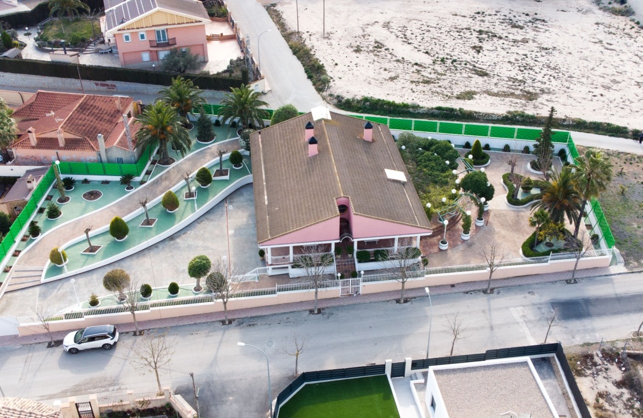 Resale - Freistehende Villa -
Caudete - Inland