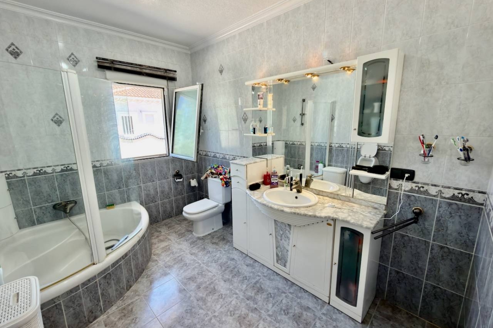 Resale - Freistehende Villa -
Ciudad Quesada - Rojales - Urbanizaciones